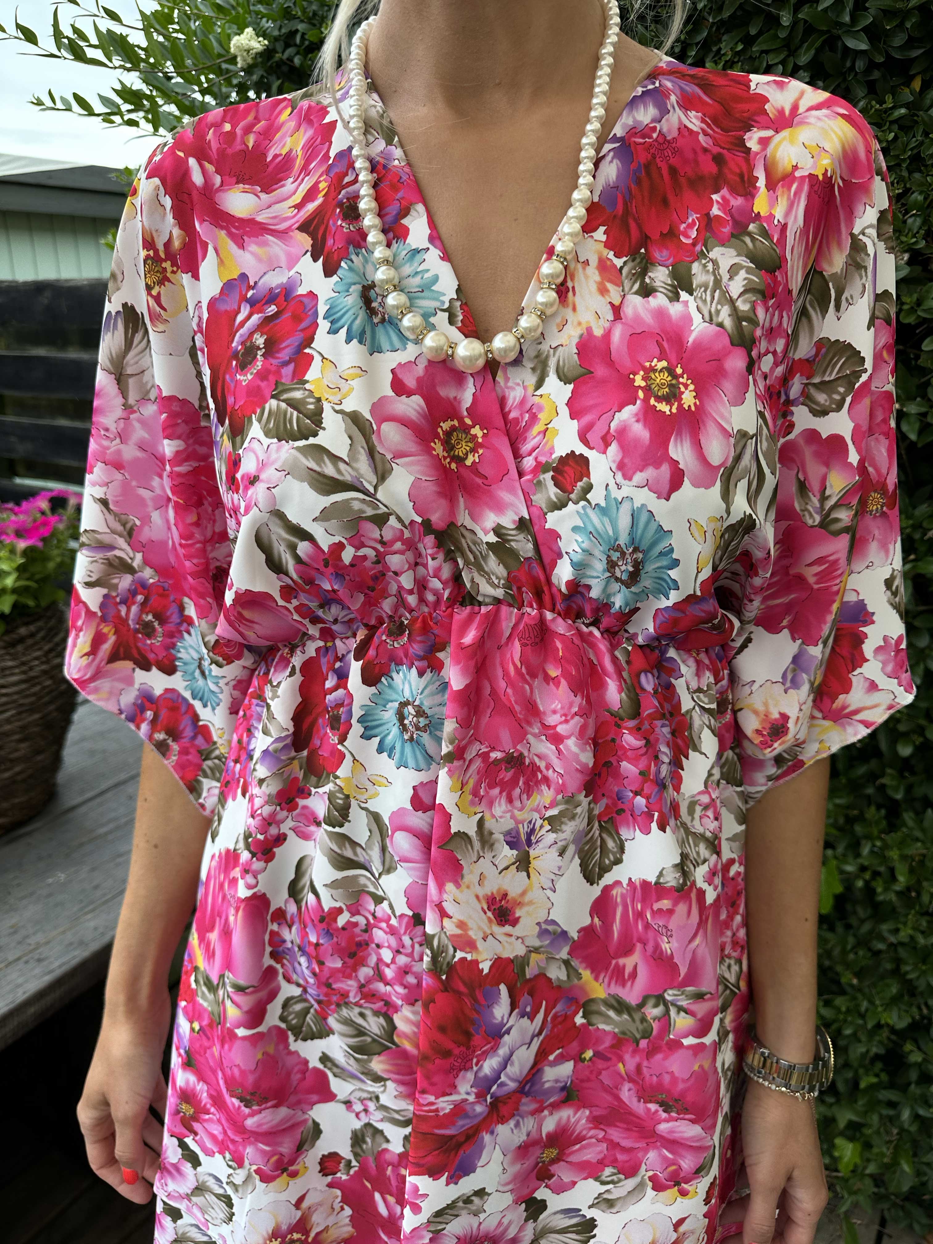 Giada - Kort kjole med blomsterprint